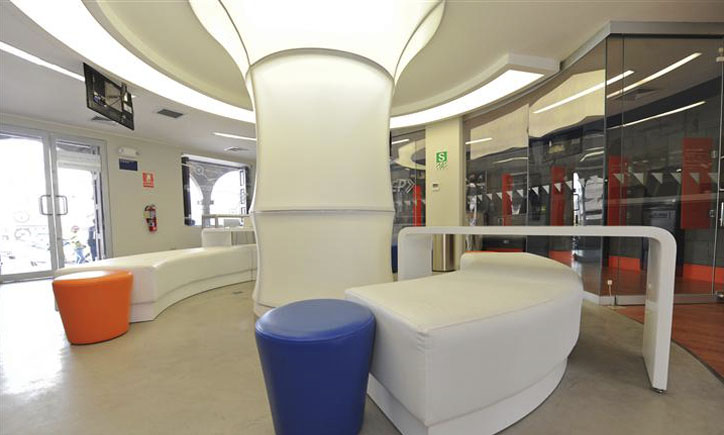 Travelers Point Cuzco BCP foto interior sala de espera