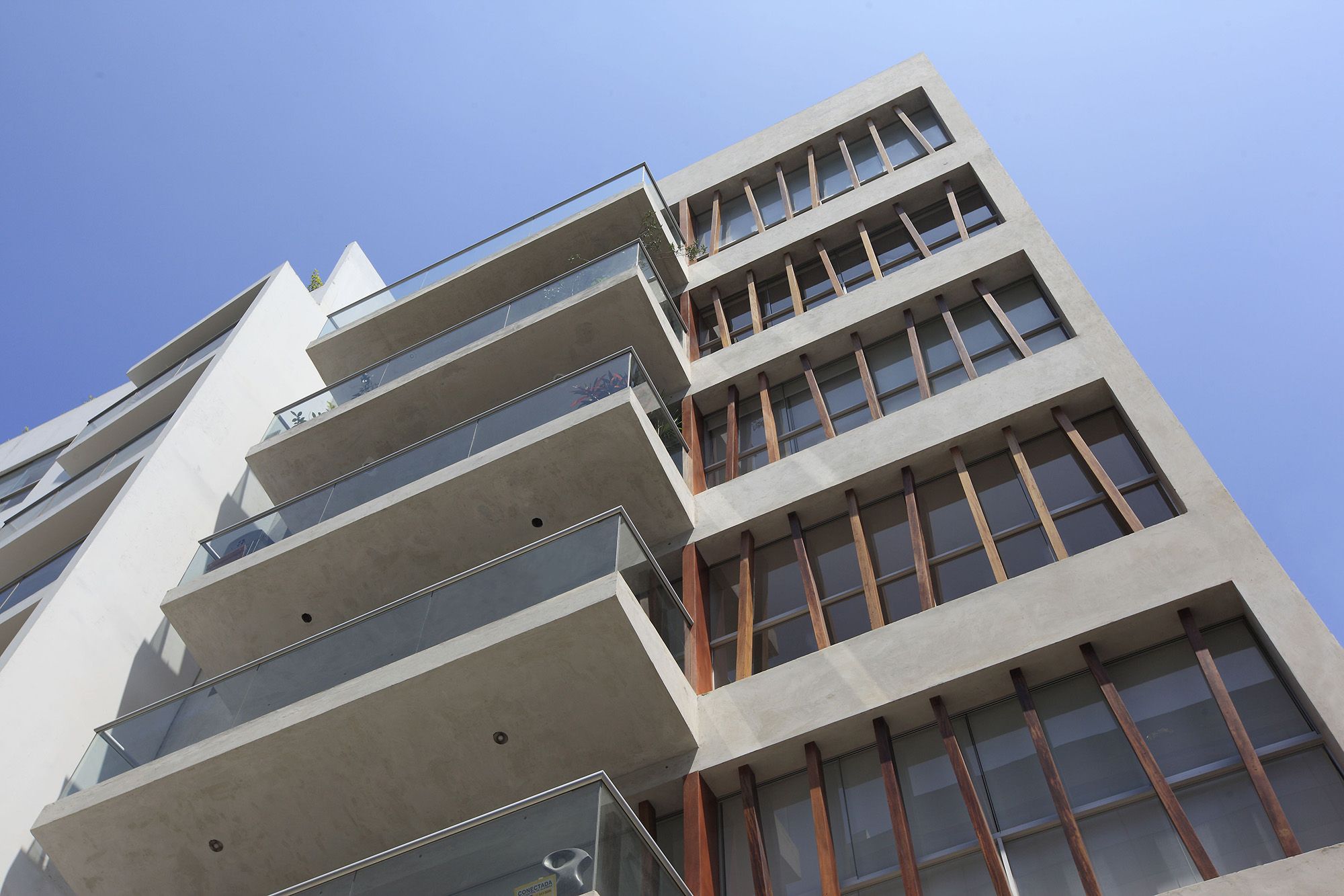 Edificio Multifamiliar San Ignacio de Loyola en San Isidro Lima Perú por Vértice Arquitectos