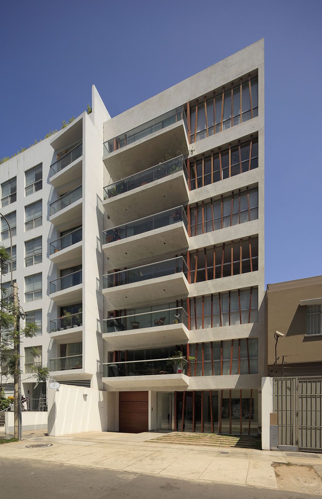Edificio Multifamiliar San Ignacio de Loyola en San Isidro Lima Perú por Vértice Arquitectos