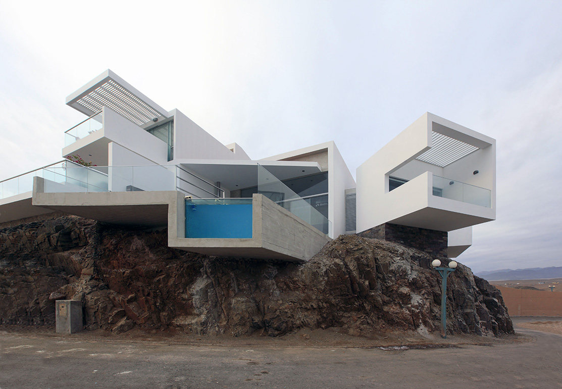foto desde camino Casa Lomas i5 Playa Lomas del Mar Cerro Azul Lima Perú por Vértice Arquitectos