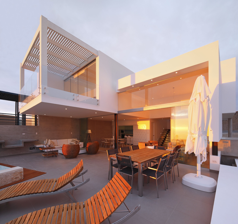 Casa Lomas i2 foto atardecer Lomas del Mar Cerro Azul Lima Perú por Vértice Arquitectos