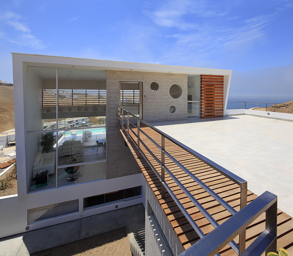 Casa Palillos E3, ingreso exterior doble altura