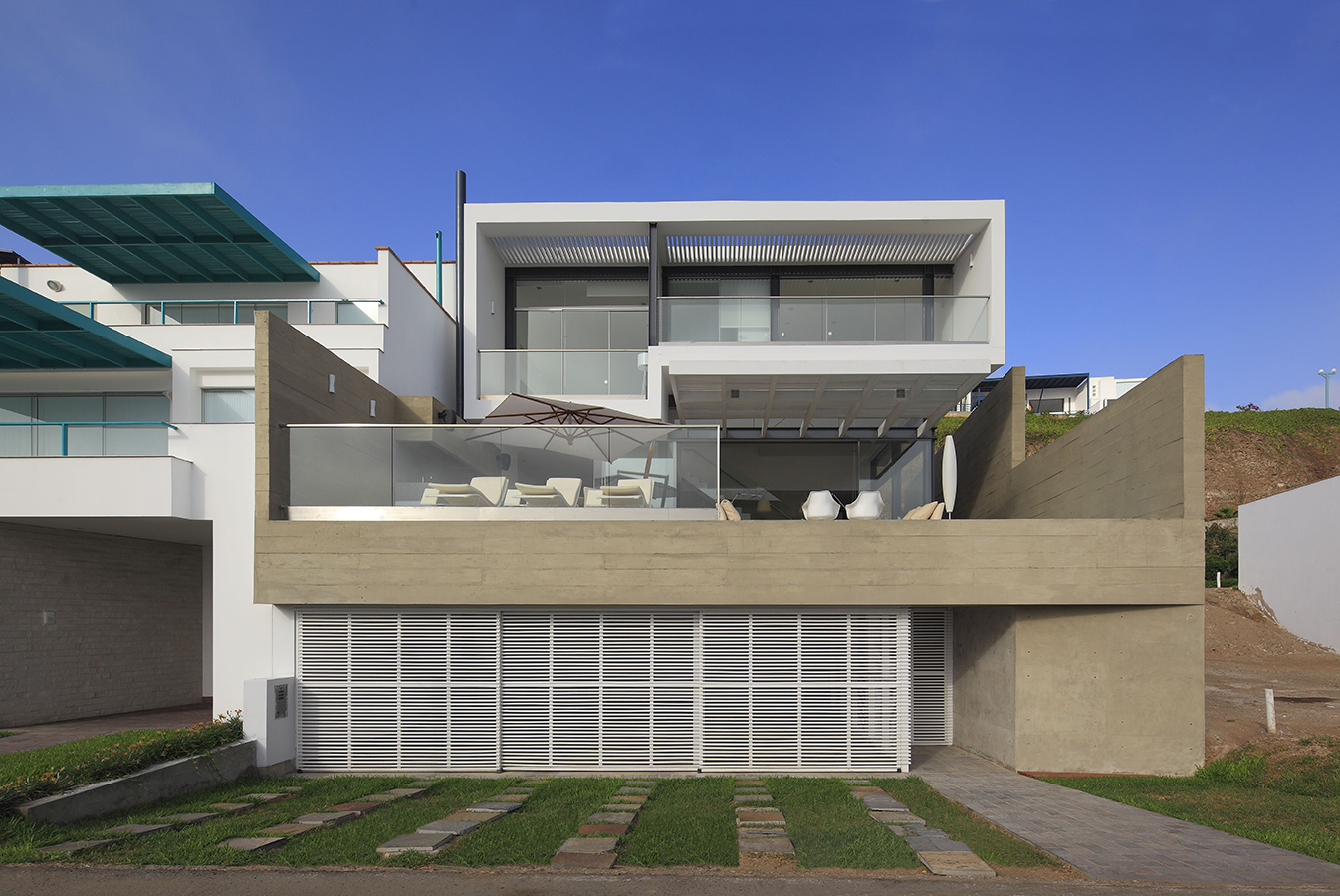 Casa Lomas B14 fachada frontal